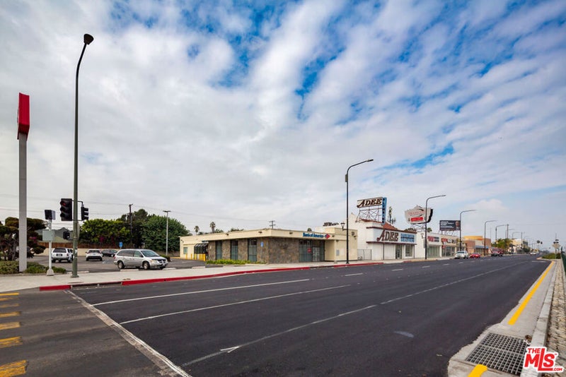 5471 Crenshaw Boulevard