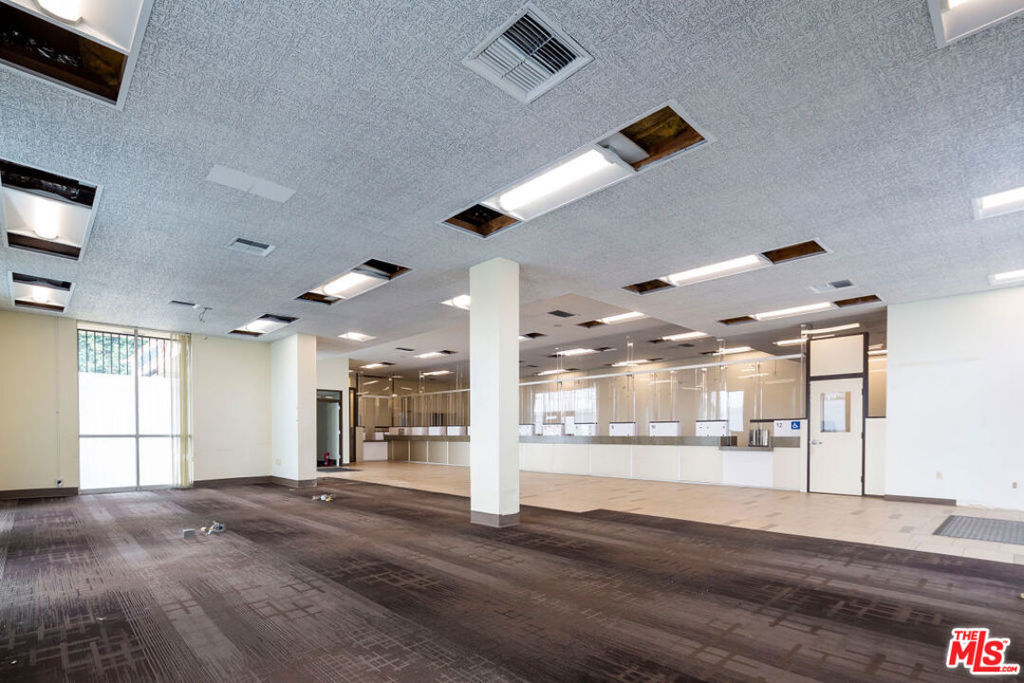 5471 Crenshaw Boulevard