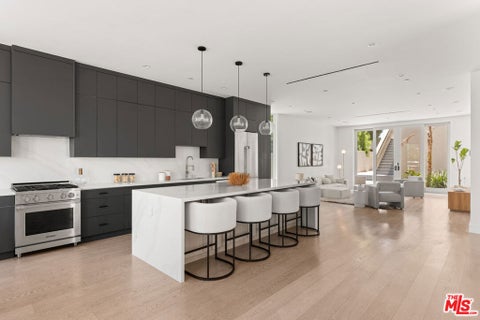 Photo of 732 Indiana Avenue, Venice, CA 90291 (MLS # 26852413)