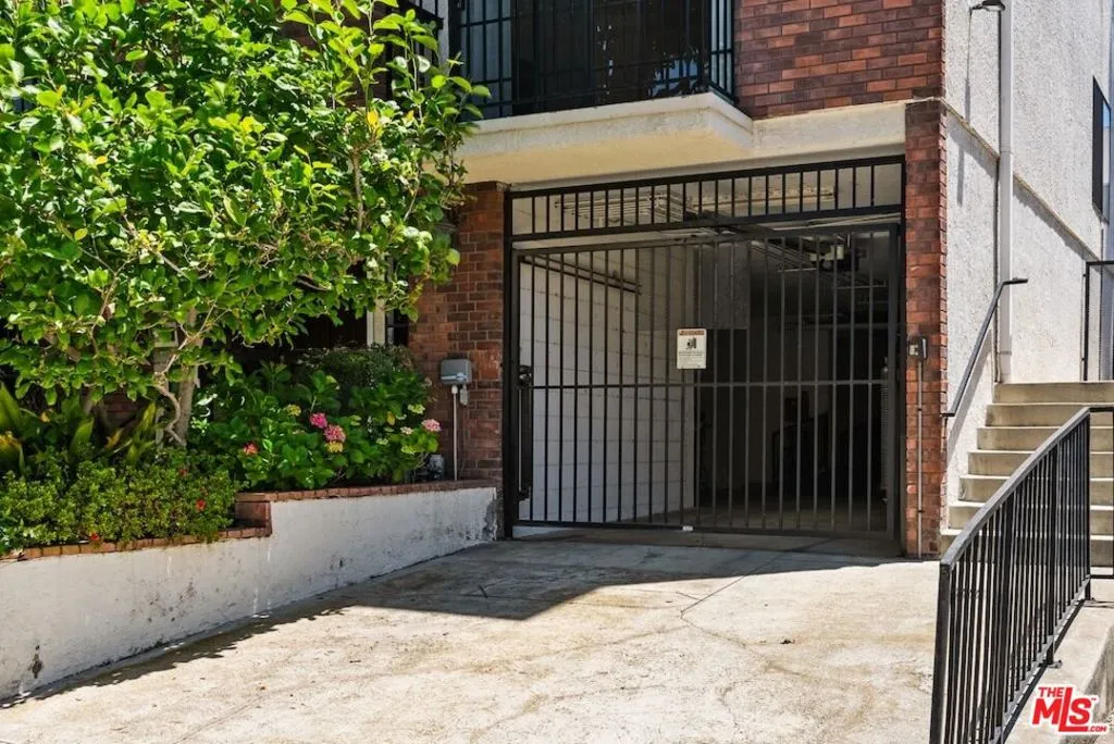 Los Angeles, California 90024, United States, 3 Bedrooms Bedrooms, ,2 BathroomsBathrooms,Residential,Active,150516