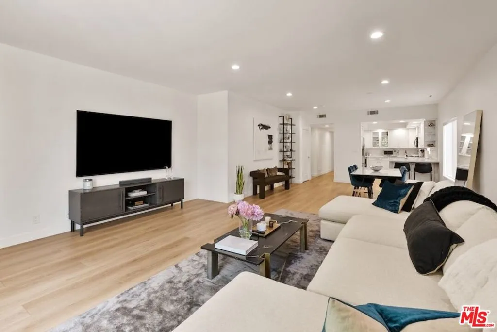 Los Angeles, California 90024, United States, 3 Bedrooms Bedrooms, ,2 BathroomsBathrooms,Residential,Active,150516