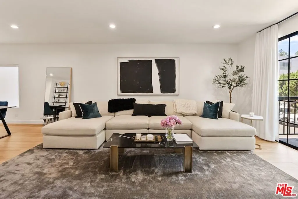 Los Angeles, California 90024, United States, 3 Bedrooms Bedrooms, ,2 BathroomsBathrooms,Residential,Active,150516