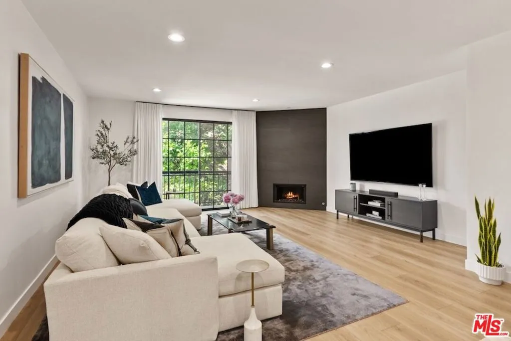 Los Angeles, California 90024, United States, 3 Bedrooms Bedrooms, ,2 BathroomsBathrooms,Residential,Active,150516