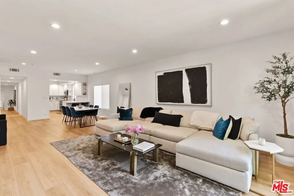 Los Angeles, California 90024, United States, 3 Bedrooms Bedrooms, ,2 BathroomsBathrooms,Residential,Active,150516