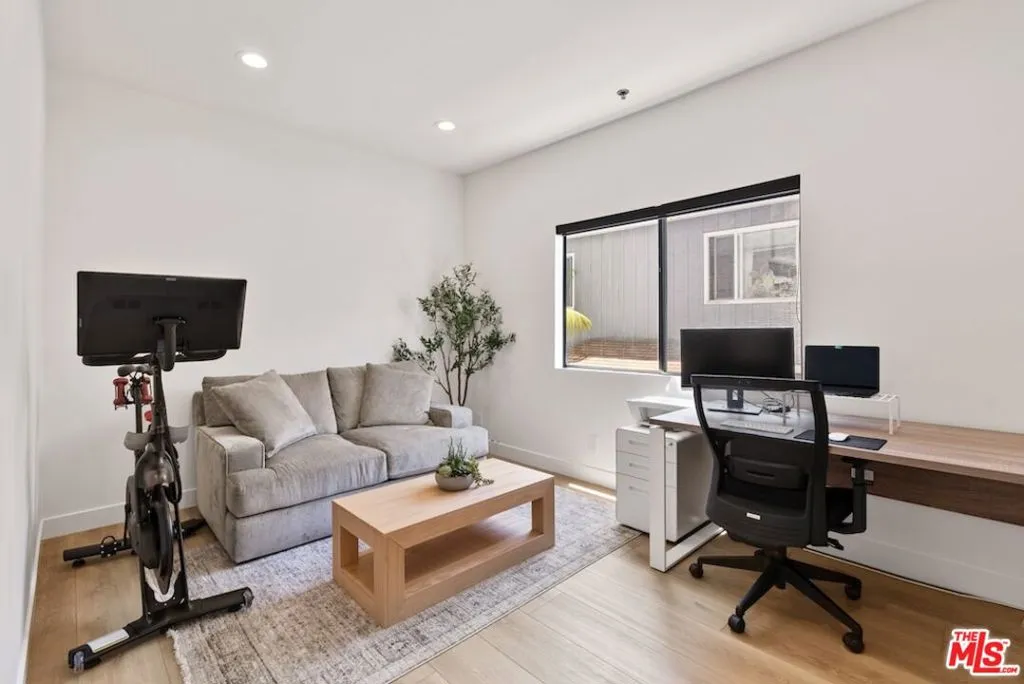 Los Angeles, California 90024, United States, 3 Bedrooms Bedrooms, ,2 BathroomsBathrooms,Residential,Active,150516