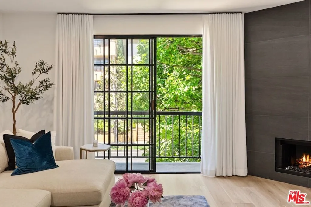 Los Angeles, California 90024, United States, 3 Bedrooms Bedrooms, ,2 BathroomsBathrooms,Residential,Active,150516