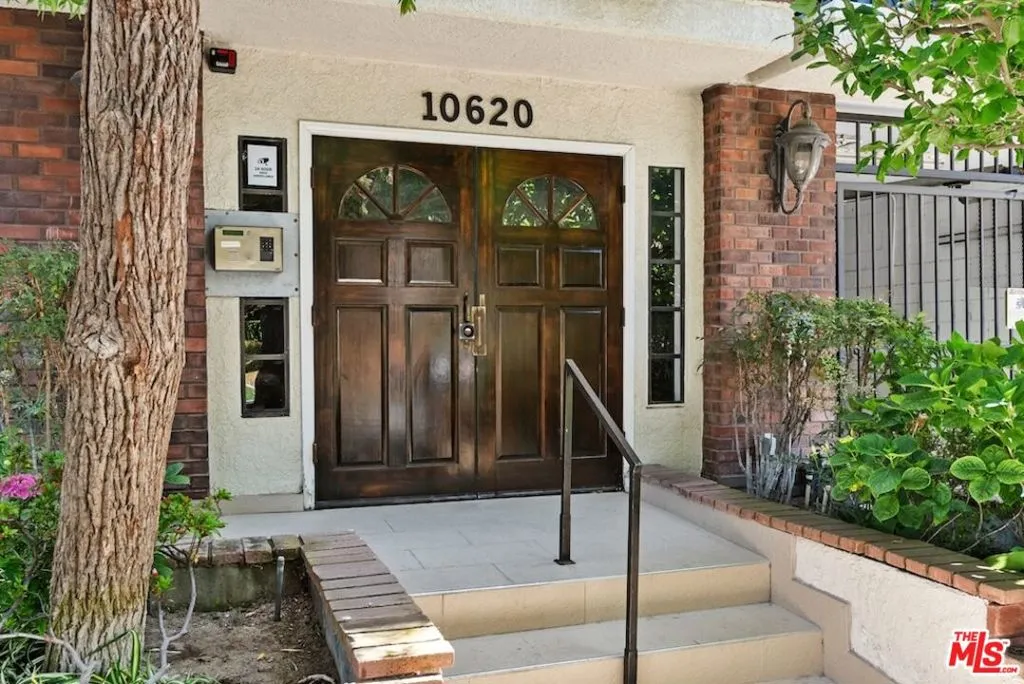 Los Angeles, California 90024, United States, 3 Bedrooms Bedrooms, ,2 BathroomsBathrooms,Residential,Active,150516