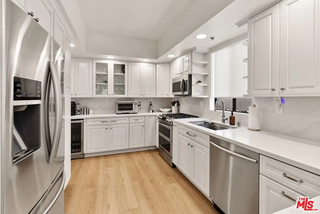 Los Angeles, California 90024, United States, 3 Bedrooms Bedrooms, ,2 BathroomsBathrooms,Residential,Active,150516