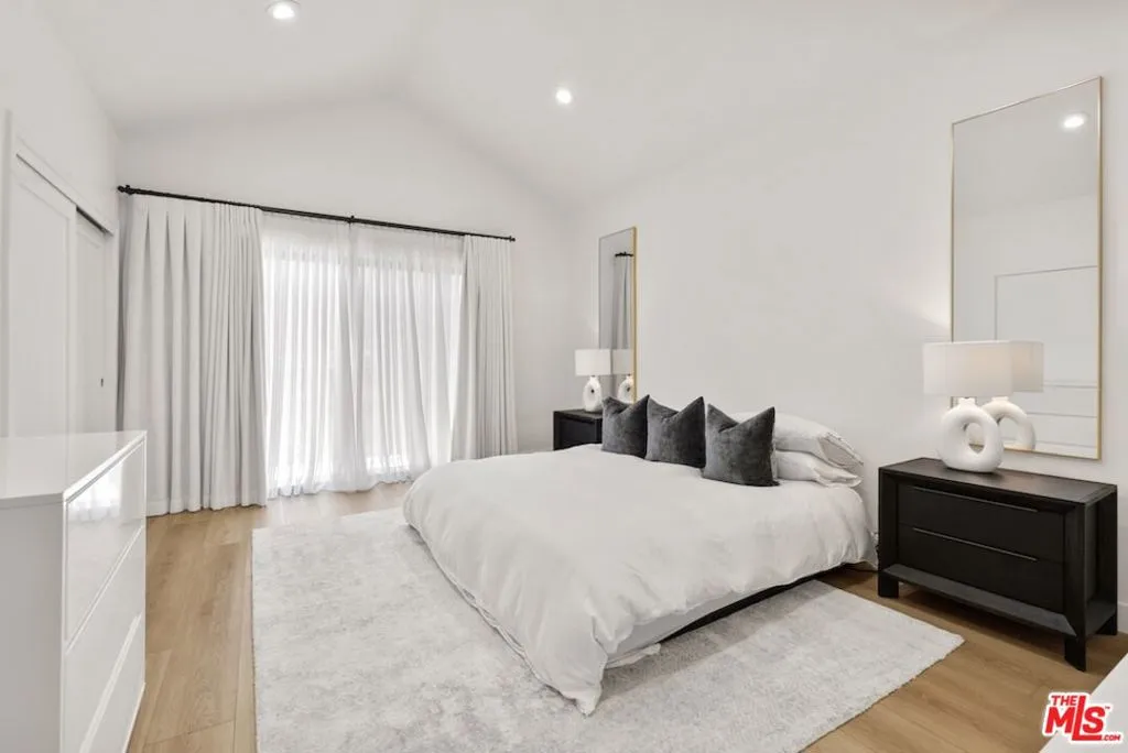 Los Angeles, California 90024, United States, 3 Bedrooms Bedrooms, ,2 BathroomsBathrooms,Residential,Active,150516