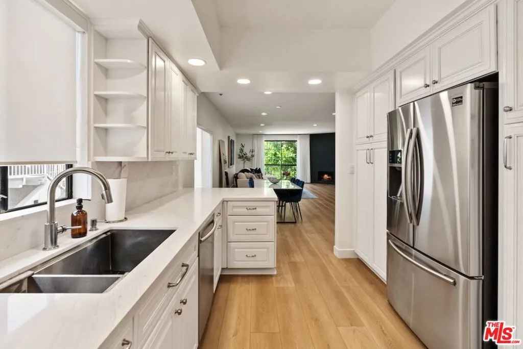 Los Angeles, California 90024, United States, 3 Bedrooms Bedrooms, ,2 BathroomsBathrooms,Residential,Active,150516