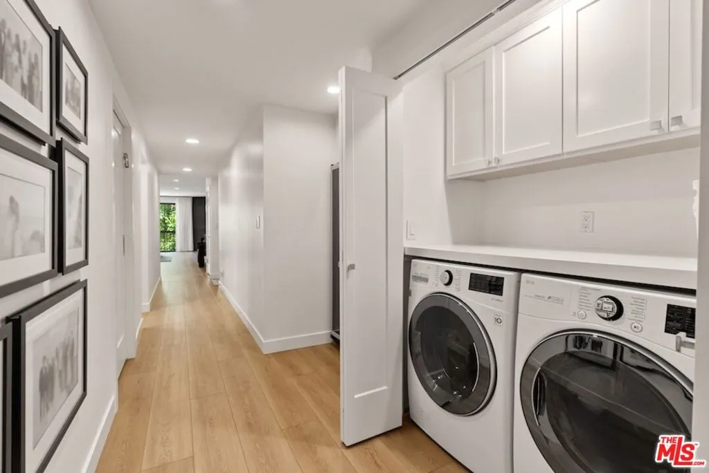 Los Angeles, California 90024, United States, 3 Bedrooms Bedrooms, ,2 BathroomsBathrooms,Residential,Active,150516