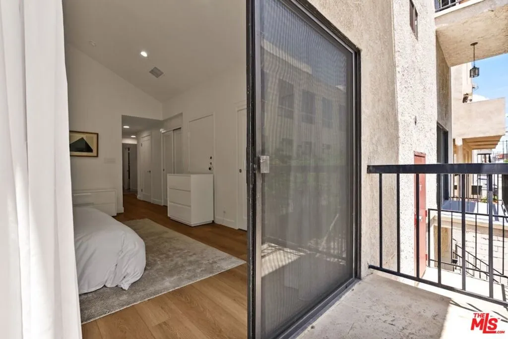 Los Angeles, California 90024, United States, 3 Bedrooms Bedrooms, ,2 BathroomsBathrooms,Residential,Active,150516