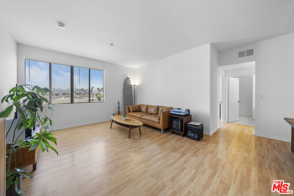 533 S St Andrews Place 420