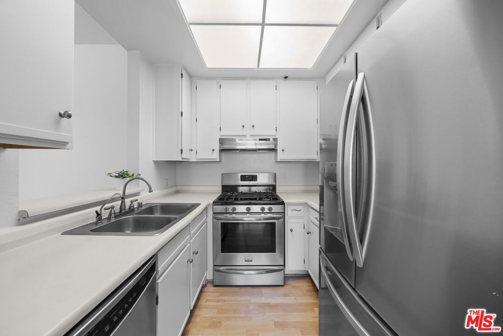 533 S St Andrews Place 420