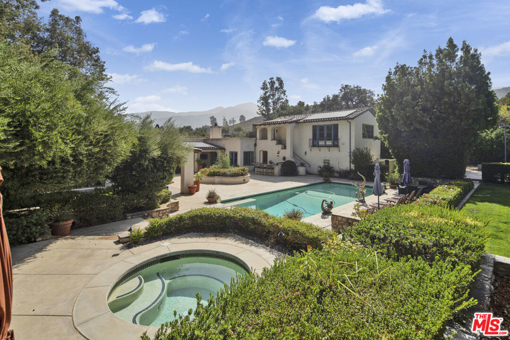 1487 Meadowcrest Circle