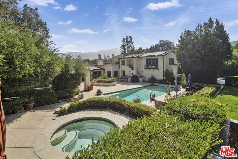 1487 Meadowcrest Circle