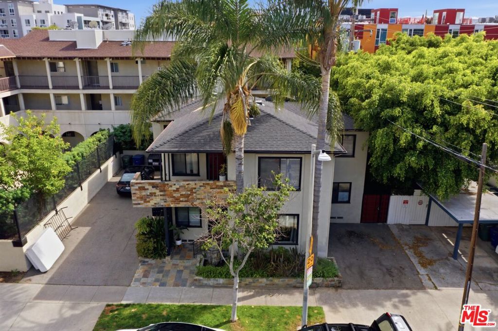 7154 Lexington Avenue