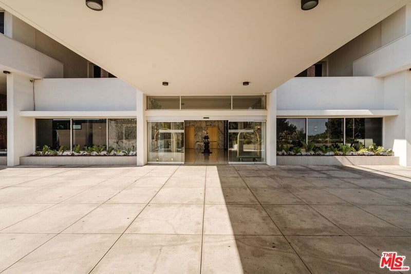 8787 Shoreham Drive 407