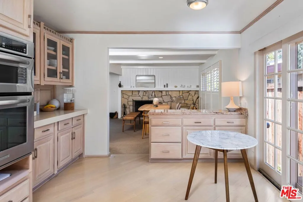 Sherman Oaks, California 91403, United States, 3 Bedrooms Bedrooms, ,2 BathroomsBathrooms,Residential,Active,237751