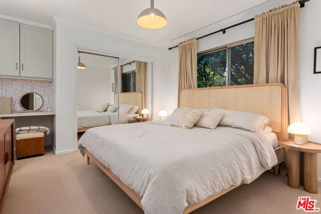 Sherman Oaks, California 91403, United States, 3 Bedrooms Bedrooms, ,2 BathroomsBathrooms,Residential,Active,237751