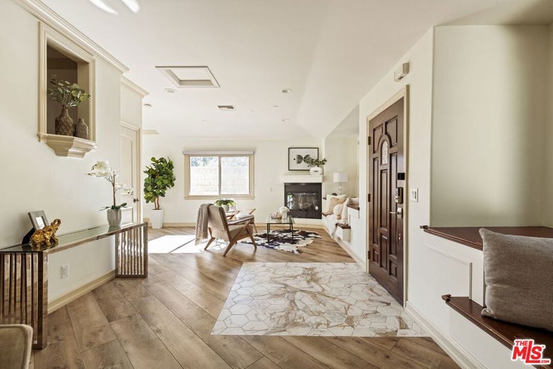 272 N Chester Avenue 101