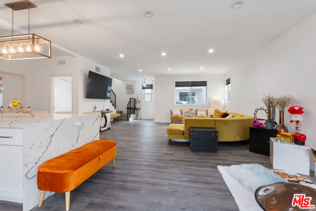 Properties 3 9109 N Nilo Lane