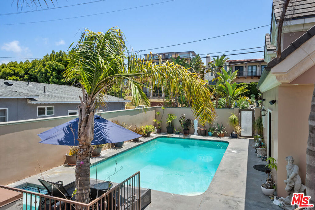 Properties 3 229 Rees Street