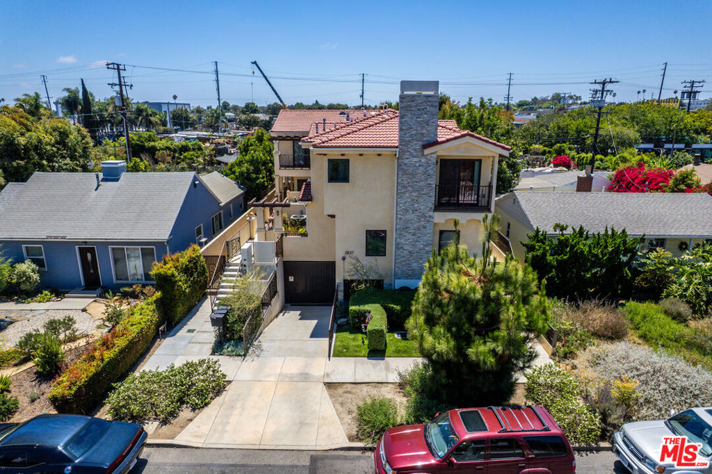 3837 Bentley Avenue