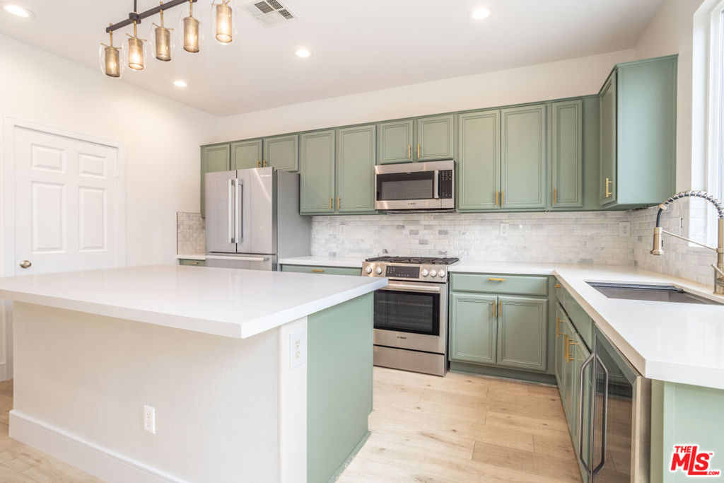 9722 Pine Orchard Street