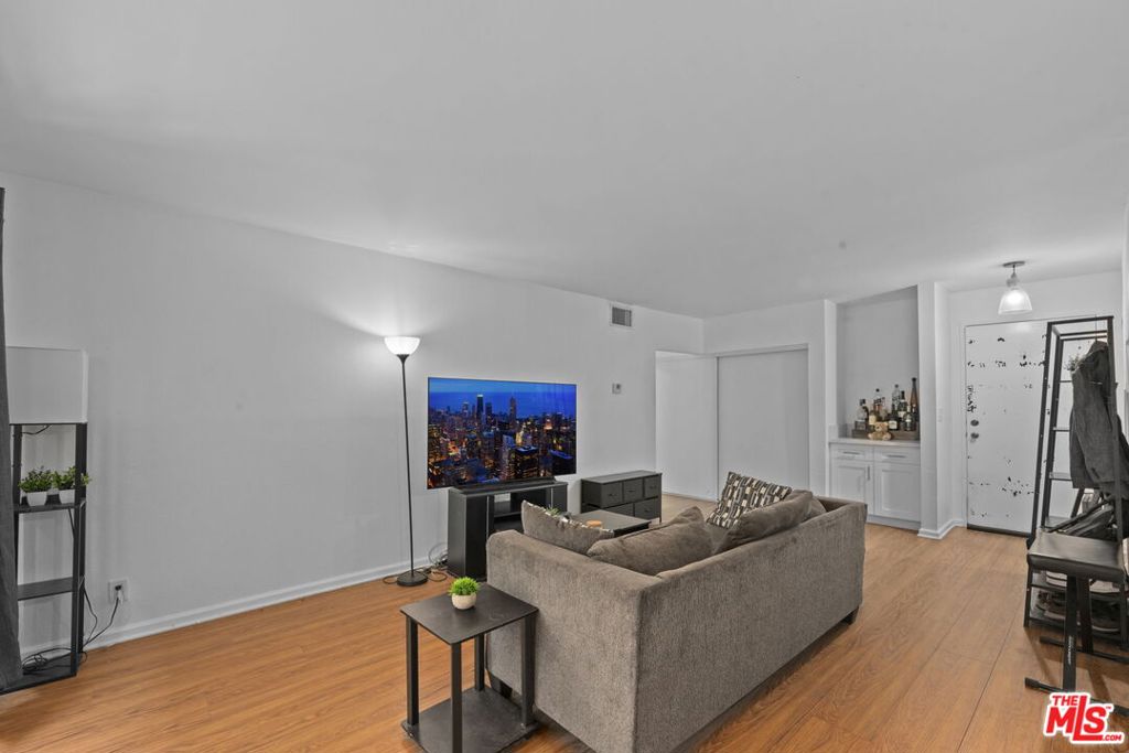 1735 N Fuller Avenue 119