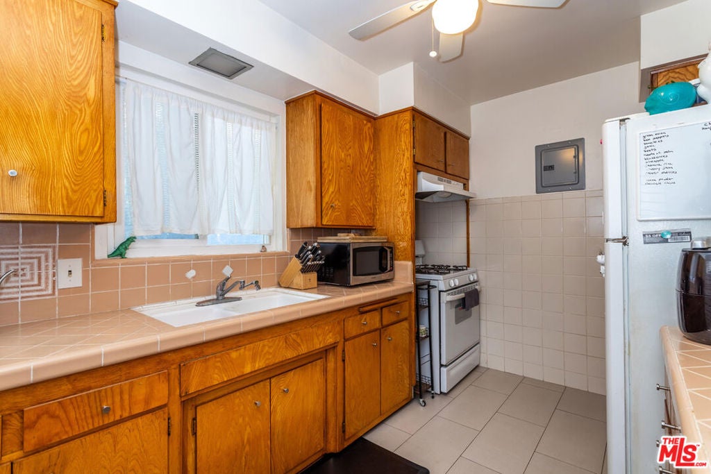 2915 St. George Street 7