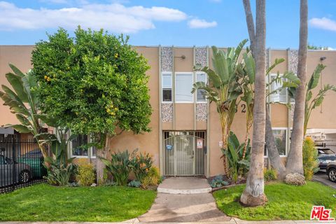 6632 Darby Avenue Reseda CA 91335