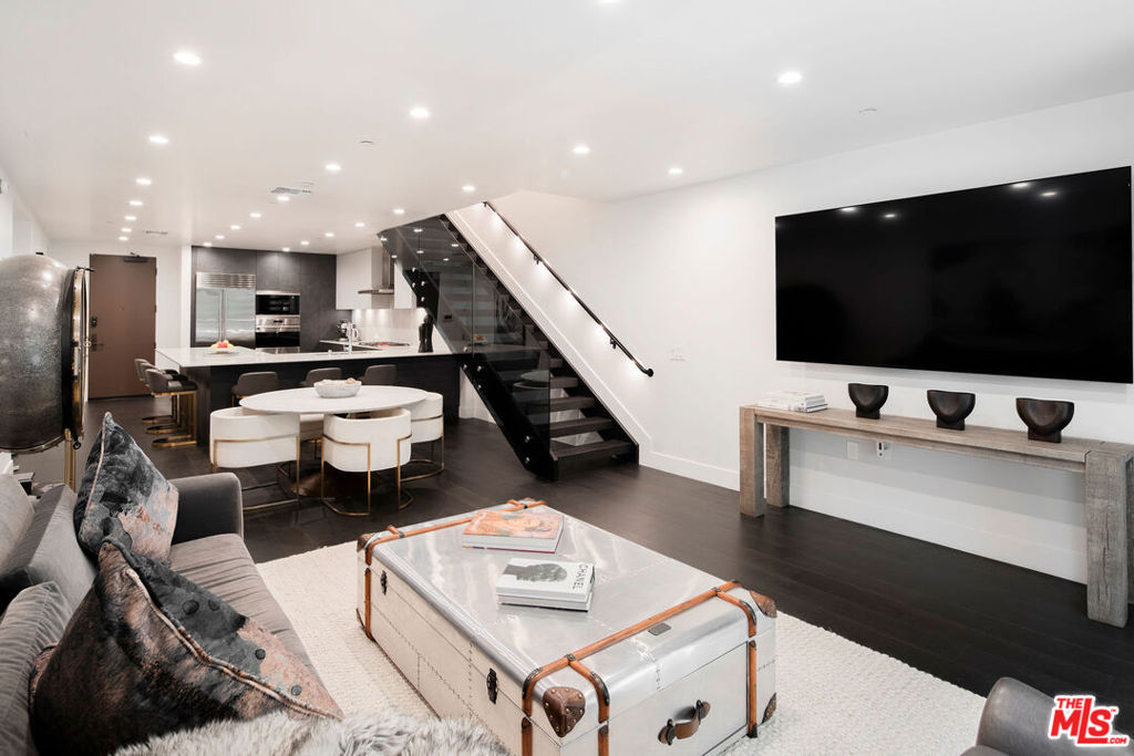 724 N Croft Avenue 108