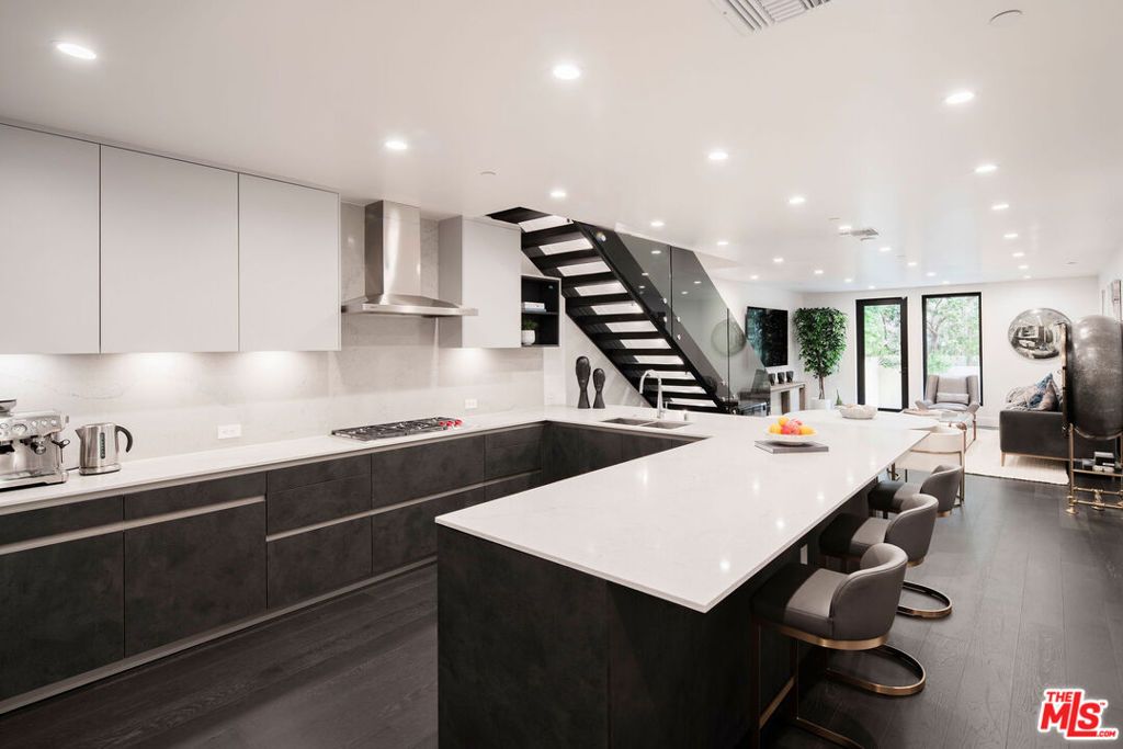 724 N Croft Avenue 108