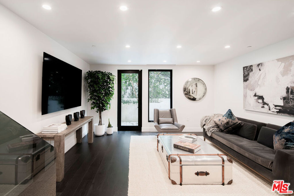 724 N Croft Avenue 108