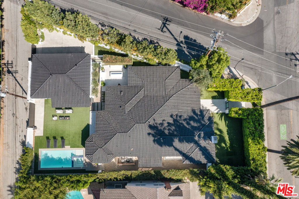 813 N Doheny Drive