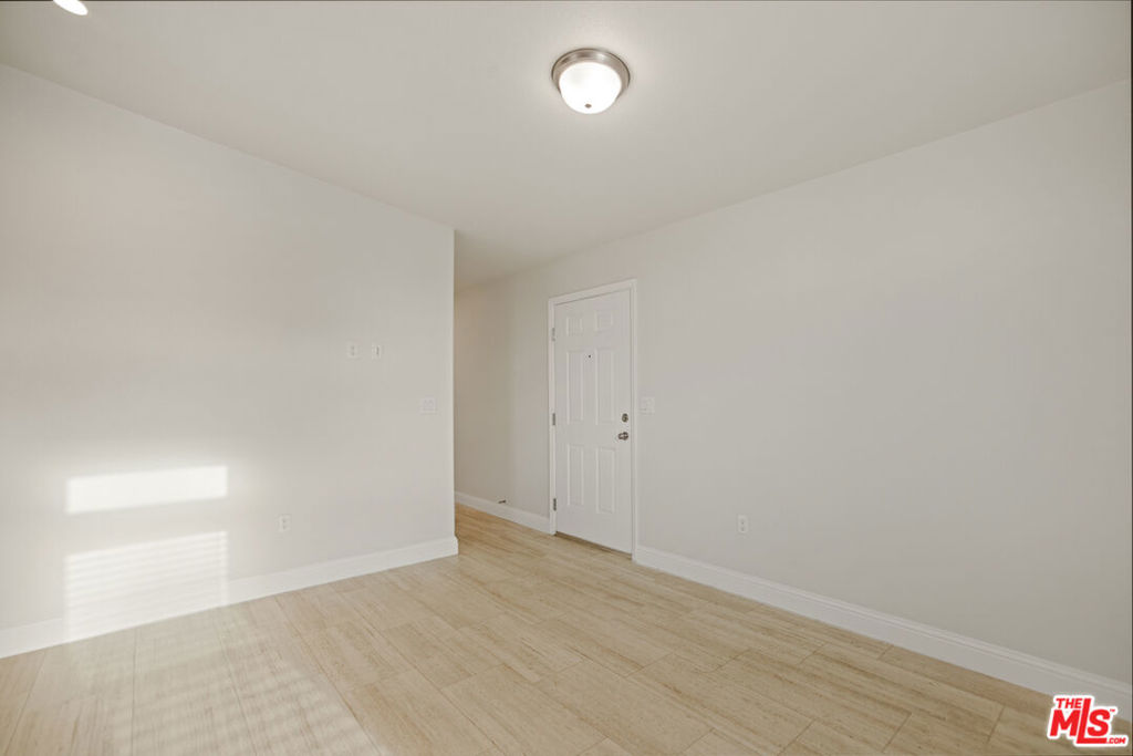 8250 Lankershim Boulevard 196