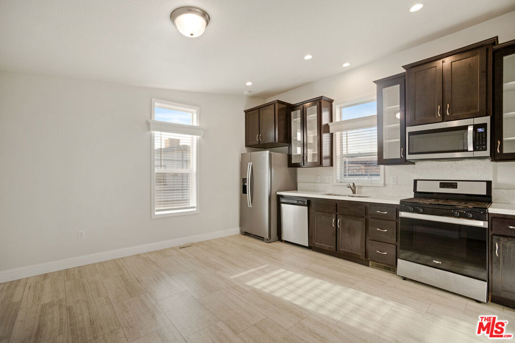 8250 Lankershim Boulevard 196