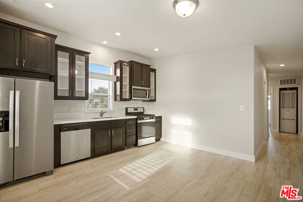 8250 Lankershim Boulevard 196