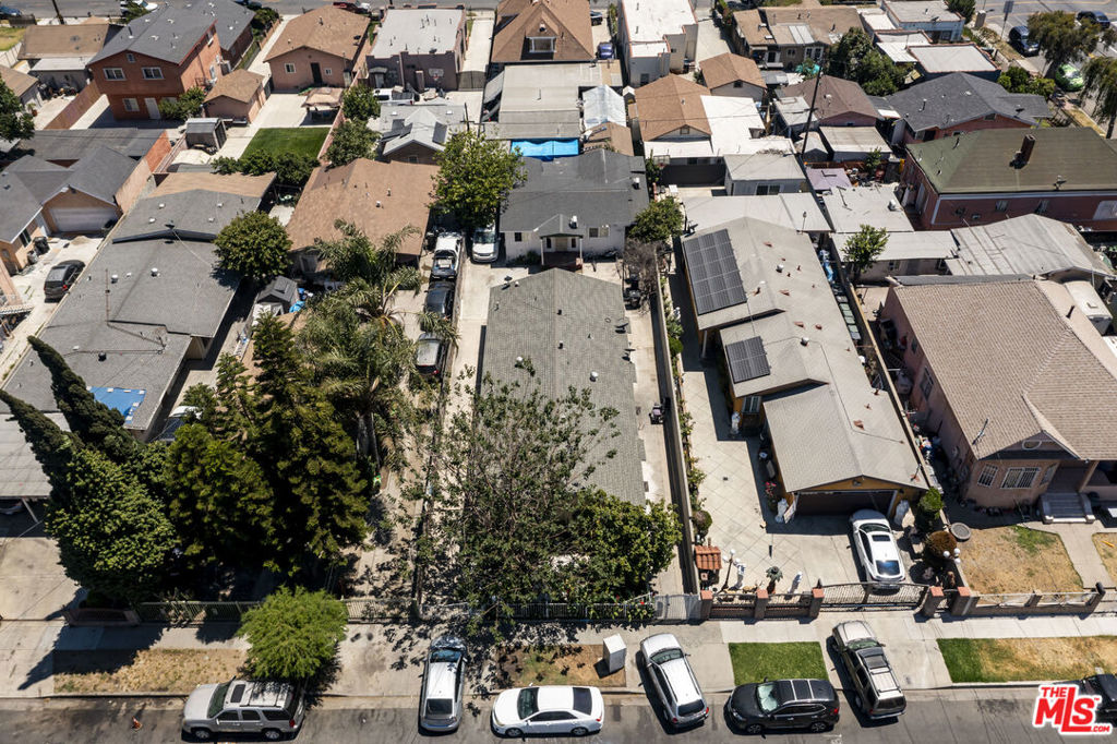 1318 E 59th Place