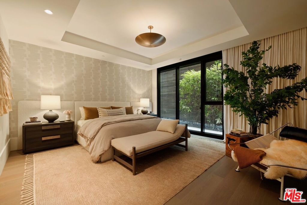 8420 W Sunset Boulevard 107