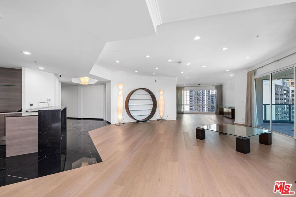 10490 Wilshire Boulevard 1004