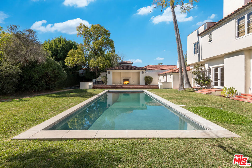Properties 1 401 S Las Palmas Avenue