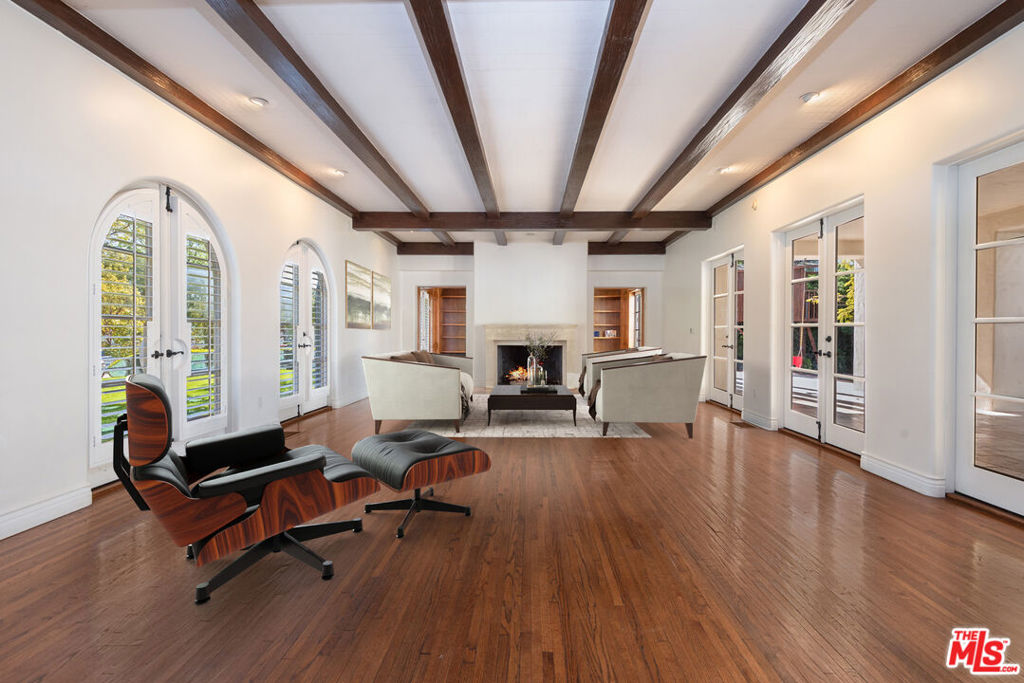 Properties 3 401 S Las Palmas Avenue
