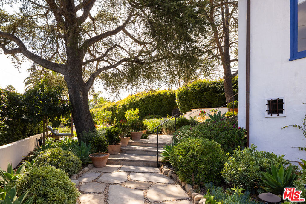 878 Paseo Ferrelo