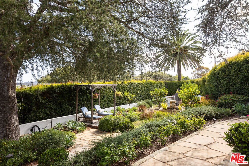 878 Paseo Ferrelo