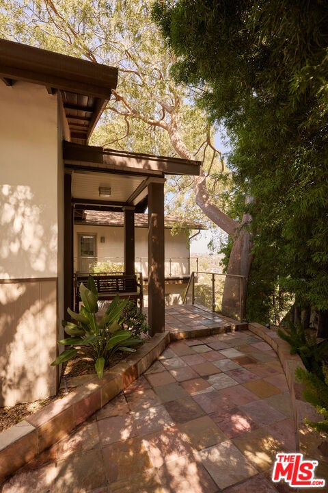1018 N Tigertail Road