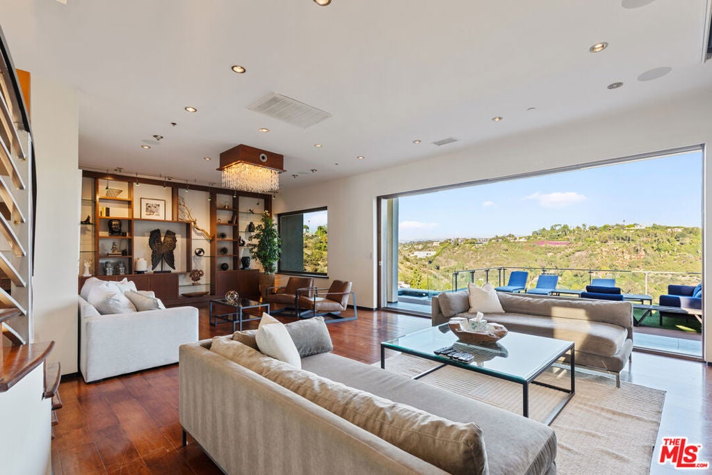 1018 Stradella Road