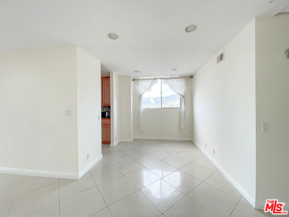 100 S Doheny Drive 920