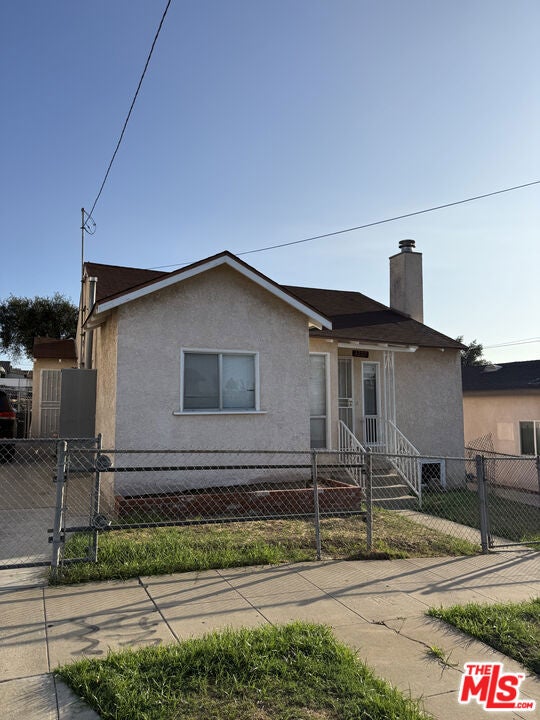 564 S Grande Vista Avenue